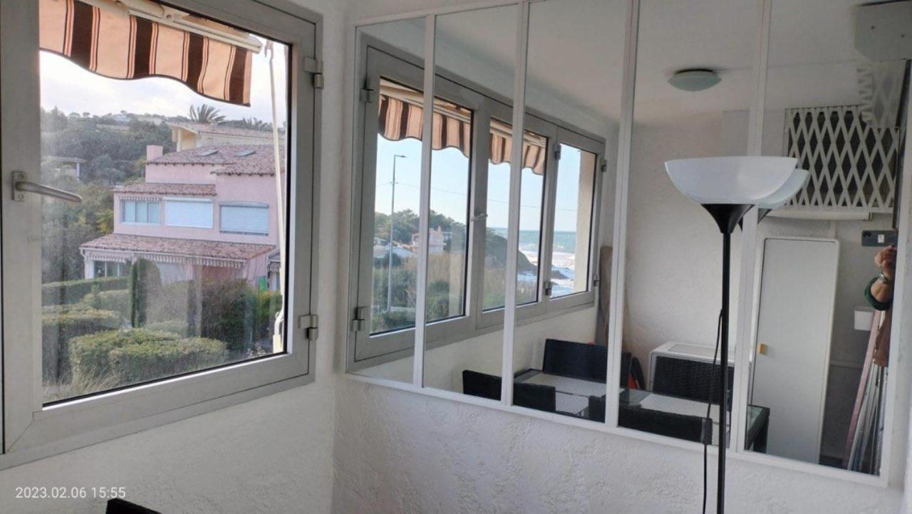 סנט-אגף Entre St-Raphael Et St-Tropez. Studio Pieds Dans L'Eau, A Partir De 600 Euros/Semaine. מראה חיצוני תמונה